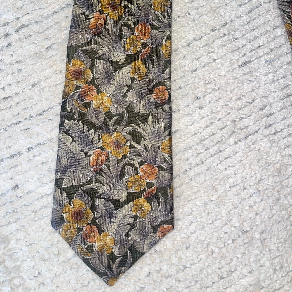 Vintage silk neck tie by The Executive Suite